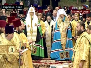 Визит Патриарха Кирилла в Киев (кадр телеканала *Вести*)