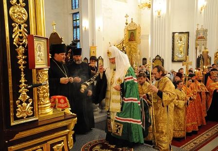 Патриарх Кирилл совершил чин малого освящения Спасо-Преображенского кафедрального собора г. Донецка