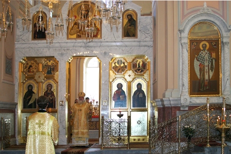 Архиепископ Истринский Арсений освящает Никольский придел в Иоанно-Предтеченском монастыре