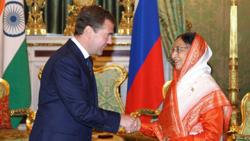 Президент России Дмитрий Медведев с президентом Индии Пратибхой Патил (Фото Р.И.А. Новости)