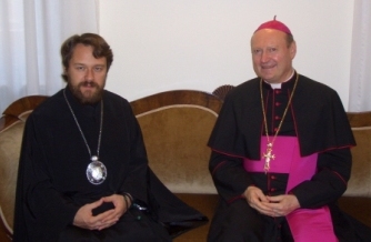 Архиепископ Иларион и католический архиепископ Джанфранко Равази (фото с сайта ОВЦС МП)
