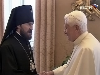 Архиепископ Волоколамский Иларион и папа Римский Бенедикт XVI. 18.09.2009 (Фото Вести.ру)