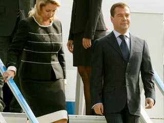 Д.Медведев с супругой в аэропорту Берна (Фото Рейтер)