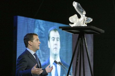Д.Медведев на церемонии награждения премией *Учитель года 2009* (Фото с сайта Кремля)