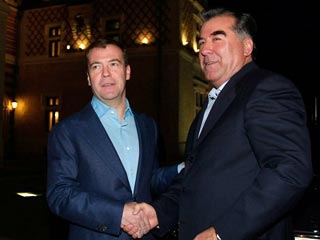 Д.Медведев и Э.Рахмон (Фото с сайта Президента России)