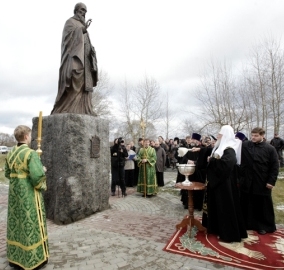 Освящение памятника преподобному Иосифу Волоцкому (фото с сайта <a class="ablack" href="http://www.patriarchia.ru/">Патриархия.ru</a>)