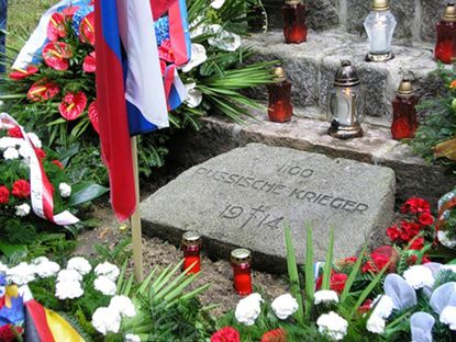 Православное кладбище в Лодзи. Впервые за 95 лет у православного креста на кладбище появился русский флаг и цветы от Родины
