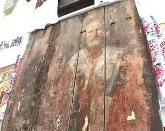 Икона Святителя Николая, проступившая на двери сарая в Тамбовской области