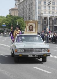 Архиепископ Августин на параде в честь 65-летия Победы в Киеве