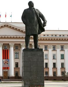 Памятник Ленину в Тюмени