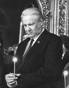 Ельцин со свечкой
