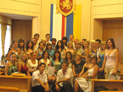 Молодые крымчане получили направления на учёбу в вузы России