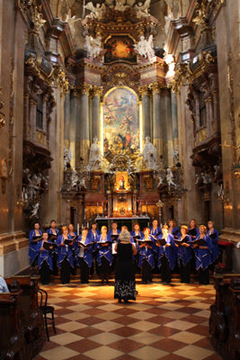 Камерный женский хор *Орферион* выступает в венском соборе св. Петра