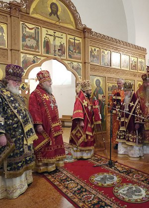Митрополит Волоколамский Иларион подарил архиепископу Марку панагию
