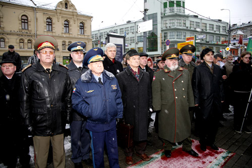Участники поминовения у Памятника героям Плевны