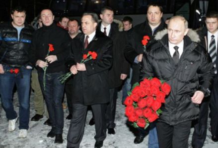 Путин возложил цветы к могиле болельщика *Спартака* Егора Свиридова