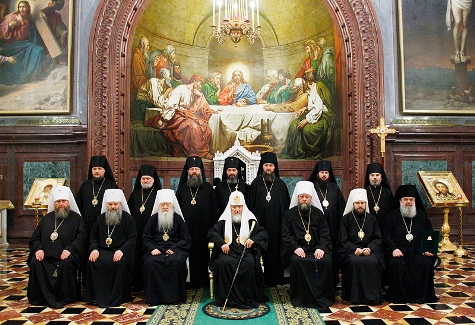 Патриарх Кирилл с архиереями после литургии в Храме Христа Спасителя (26.12.2010)