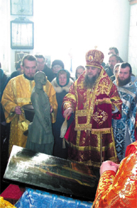 Освящение модели памятника Александру II епископом рыбинским Вениамином