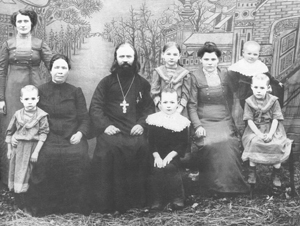 Cвященник Михаил Новгородов c семьей