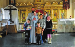 Священник Константин Солнцев с семьей