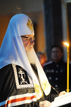 Патриарх Кирилл на службе в Донском монастыре
