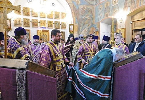 Патриарх Кирилл в храме на Болвановке