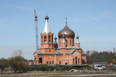 храм преподобного Серафима Саровского в городе Сланцы Ленобласти