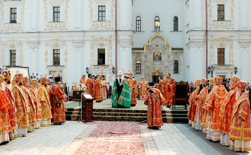 Патриарх Кирилл в Свято-Успенской Киево-Печерской лавре 2011г.