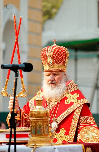 Патриарх Кирилл в Свято-Успенской Киево-Печерской лавре 2011г.