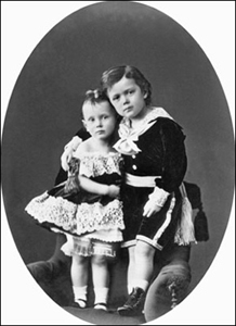 Великие князья Николай Александрович и Георгий Александрович в детстве