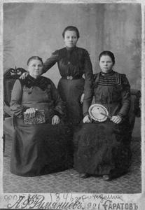 Инокиня Варвара (Глотова) (на фото – крайняя справа)