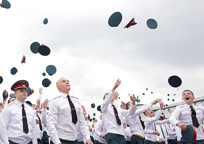Торжественная церемония выпуска молодых лейтенантов и слушателей Военного университета Министерства обороны РФ 2011 г