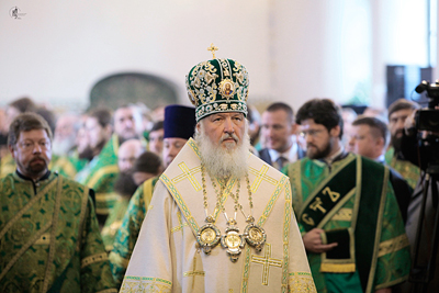Патриарх Кирилл служит литургию в Марфо-Мариинской обители 8.07.2011