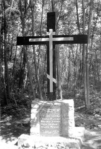 Поминальный крест в чеченском селе Бамут, установленный на месте казни воина Евгения