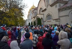 Очередь к Поясу Пресвятой Богородицы в Петербурге