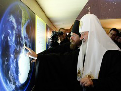 Патриарх Кирилл на десятой выставке *Православная Русь — к Дню народного единства*