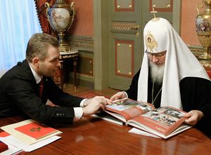 Патриарх Кирилл и Павел Астахов (фото – <a class="ablack" href="http://www.patriarchia.ru/">Патриархия.Ru</a>)