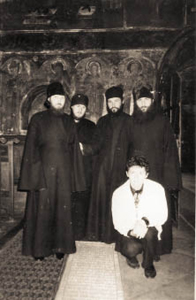 Митрополит Лонгин на месте погребения преподобного Паисия Величковского.