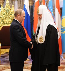 Путин поздравил Патриарха