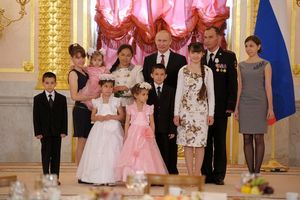Путина с многодетной семьей