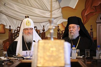 Патриарх Кирилл и Аехиепископ Кипра Хризостом 1