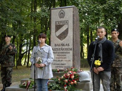 Открытие памятника латышким фашистам в латвийском Бауске
