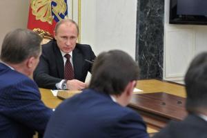 Владимир Путин во время встречи со своими полпредами (фото – Президент.рф)