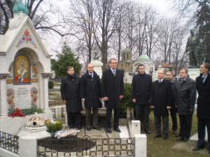 Сербские дипломаты на могиле Николая Хартвига