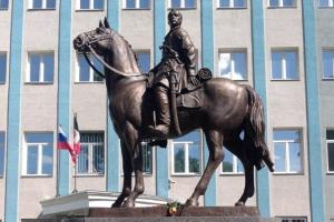 Памятник Надежде Дуровой работы Владимира Суровцева