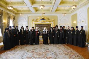 Патриархи Кирилл и Ириней на встрече в Москве