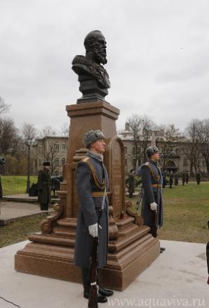 Памятник Великому князю Михаилу Николаевичу Романову в Санкт-Петербурге