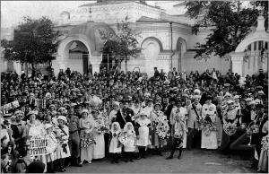 Первая мировая война. Миасс. Сбор пожертвований воинам. Снимок у Петропавловской церкви