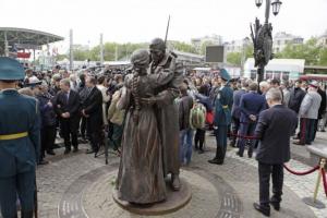 Открытие памятника *Прощание славянки* в Москве