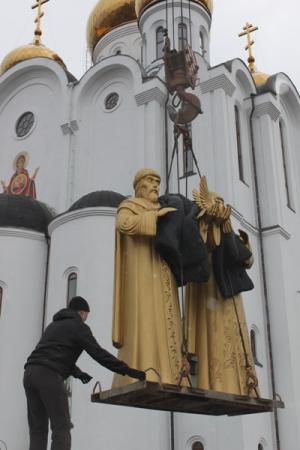 Установка памятника святым Петру и Февронии в Сыктывкаре